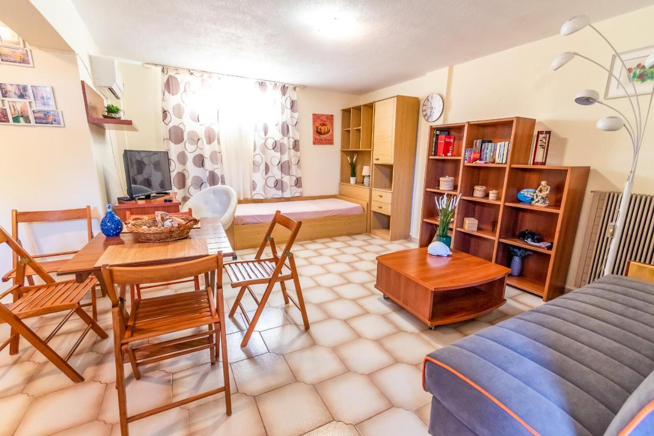 Pine Trees Apartment Preveze Dış mekan fotoğraf